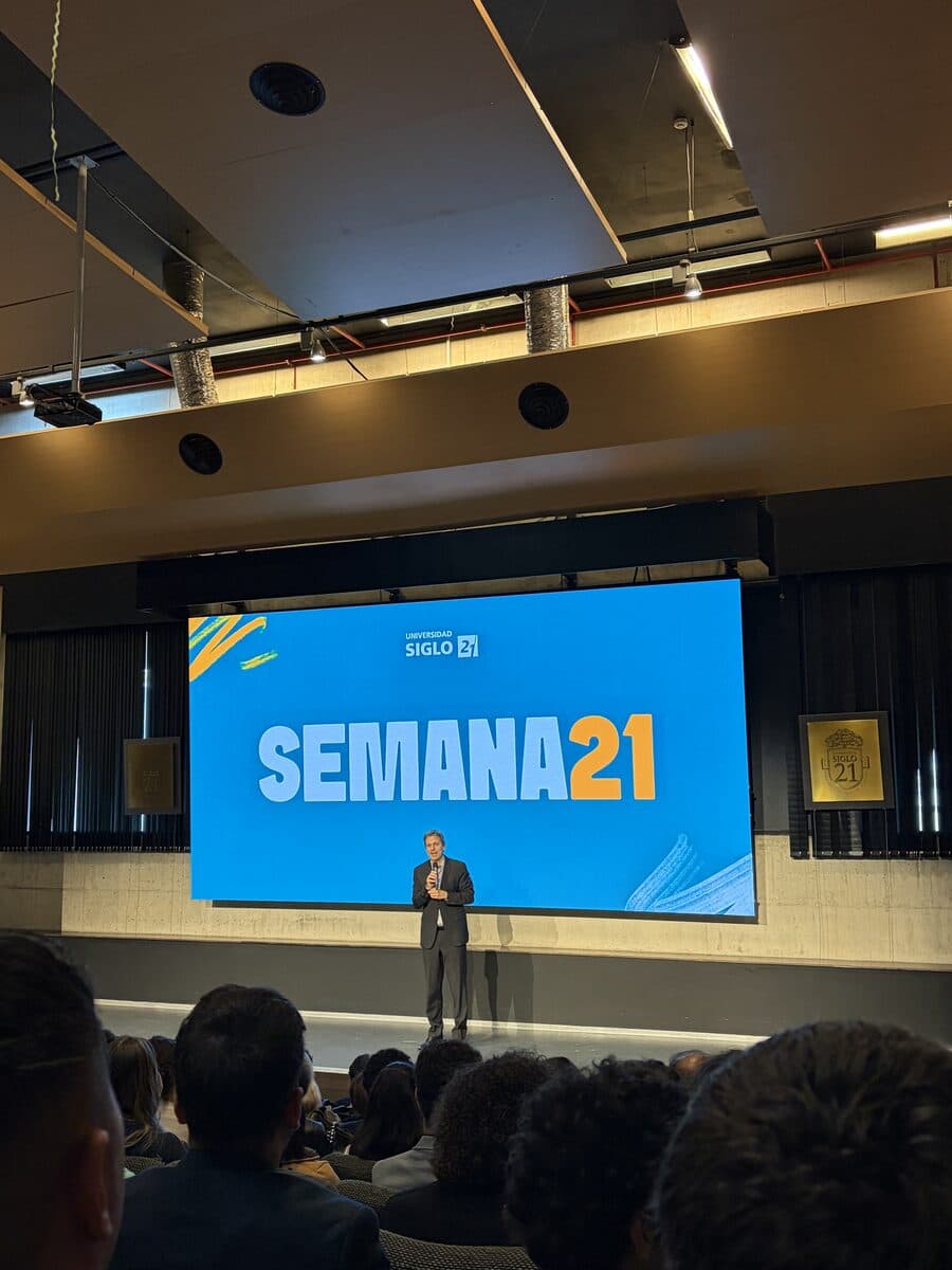 Opening of Semana 21 at Universidad Siglo 21